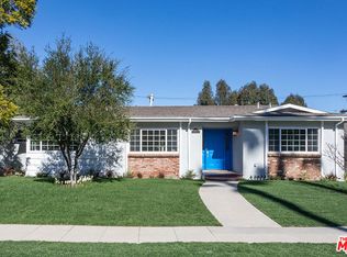 22153 Buena Ventura St, Woodland Hills, CA 91364