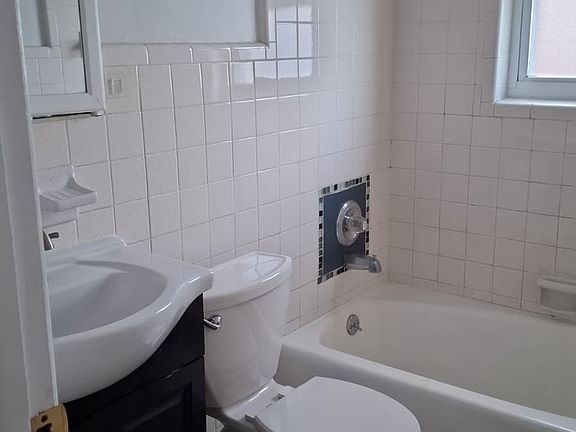 4th image of 52 Anderson Ave APT 2