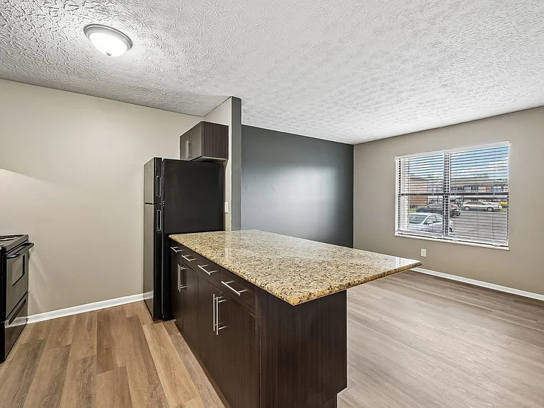 Bolton Estates Apartments — Photo 26