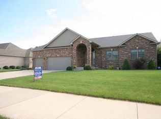 534 Greenbrier Ln, Forsyth, IL