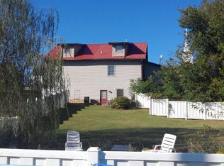 32 Race St, Peterstown, WV 24963