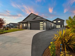 1100 Quail Ln, Phoenix, OR 97535