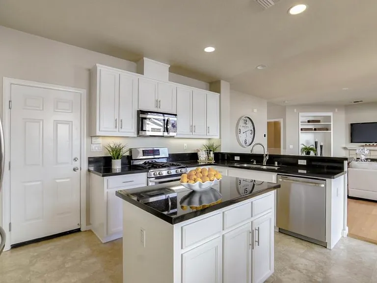 2049 Finley Pl — Photo 4