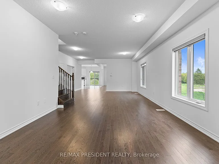 335 Russell St — Photo 5