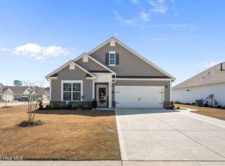 2001 Alizarin Ln, New Bern, NC 28562