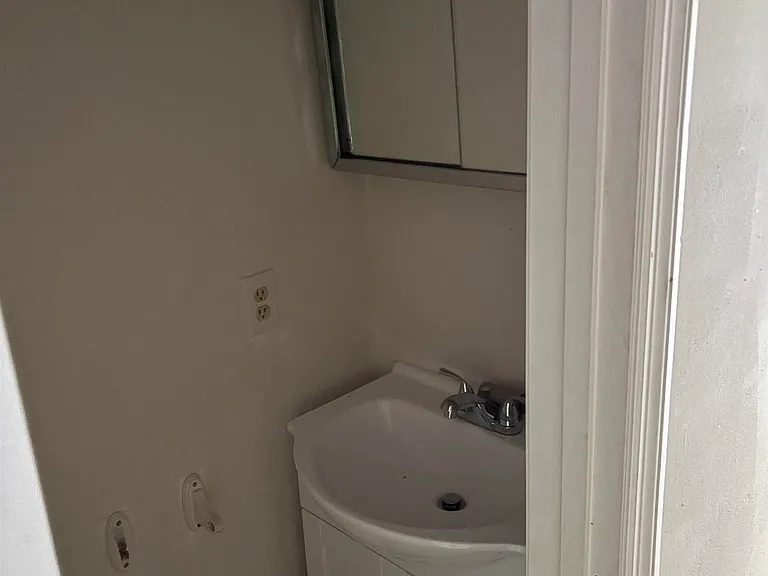 1742 Hartsfield Rd #B — Photo 6