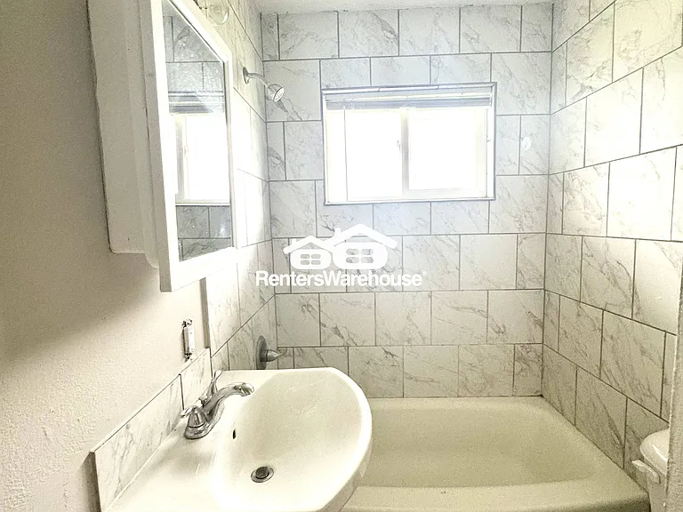 114 NW College Ave #8 — Photo 7
