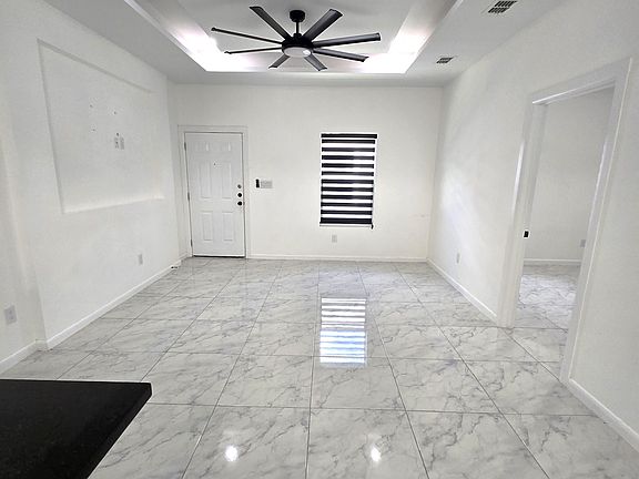 5th image of 1006 N Woodson Ave #3