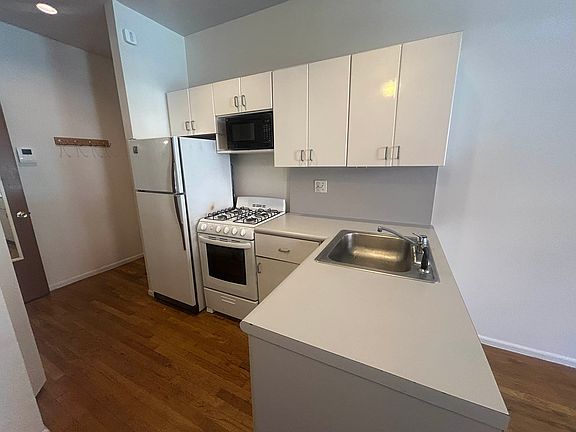 2nd image of 1724 2nd Ave APT 2A