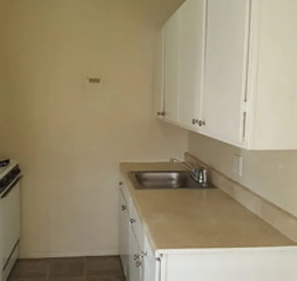 137-141 S Yale Ave — Photo 5