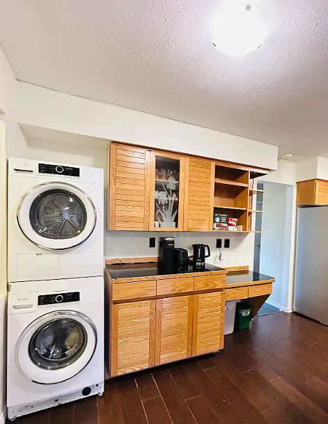 Lancaster Pl, Vancouver — Photo 2