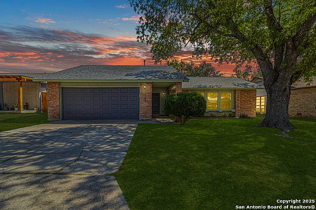 4 bed, 2.0 bath, 1413 sqft, $1,900 — Photo 2