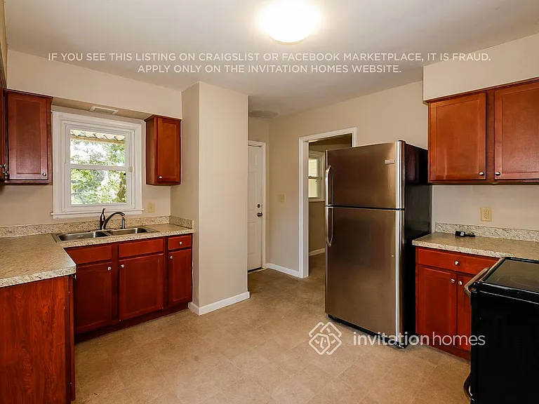 3940 3rd St NE — Photo 7