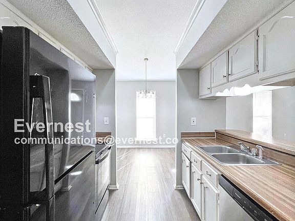 4th image of 3575 Shadow Oaks Pkwy