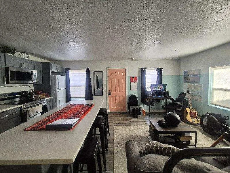 Studio, 430 sqft, $1,300 — Photo 4