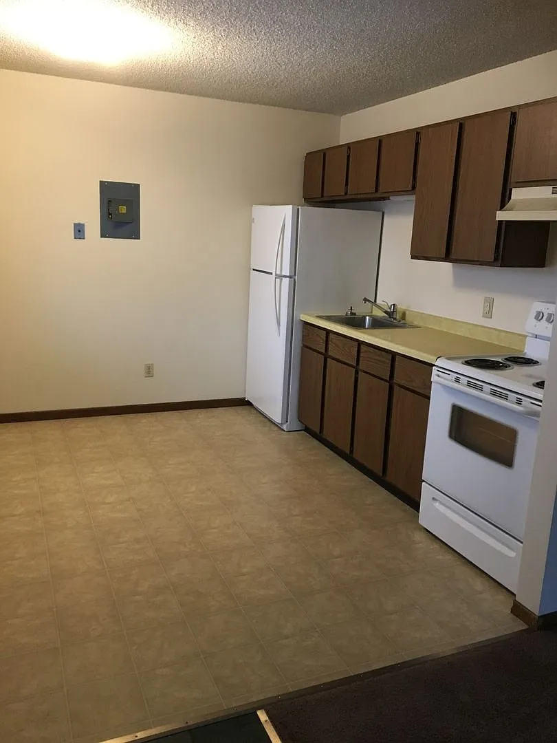 970 W Hamilton Ave — Photo 3
