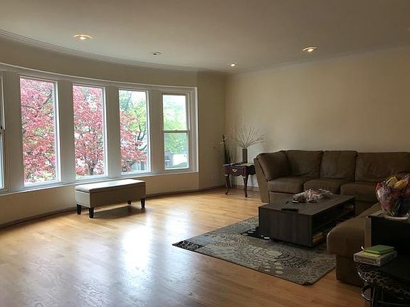 3rd image of 5764 W Gunnison St #2W