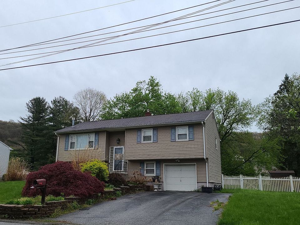2nd image of 3 Beardslee Hill Dr