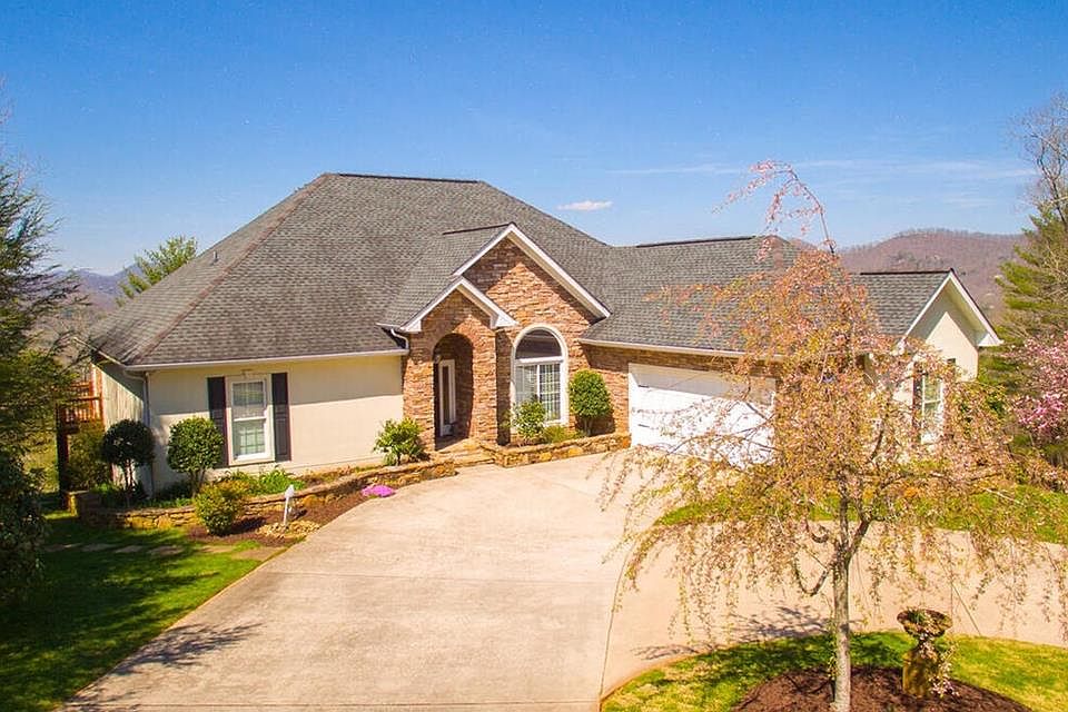 1st image of 1723 Victoria Woods Dr