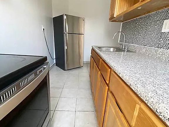 2nd image of 2224 Amsterdam Ave #63