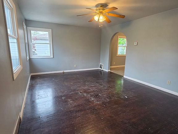 2nd image of 528 E 38th St