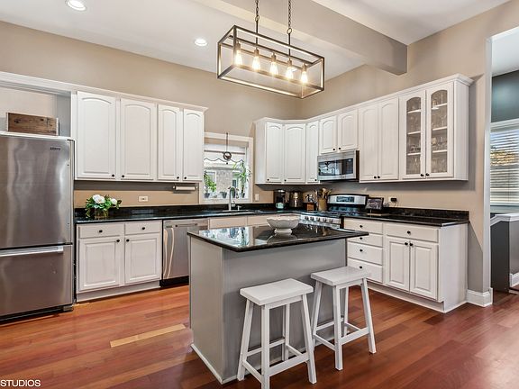 4th image of 2624 W Carmen Ave