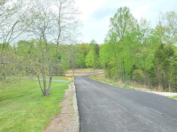 162 Secluded Cir, Radcliff, KY 40160