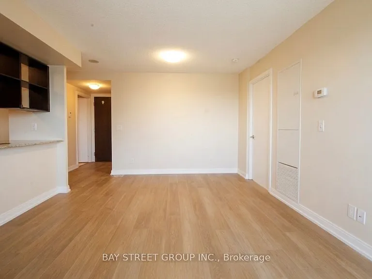 151 Village Green Sq #2703 — Photo 7