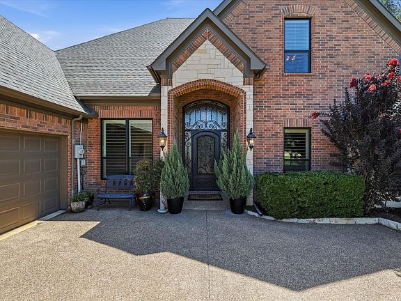 2nd image of 3200 Village Crest Ct