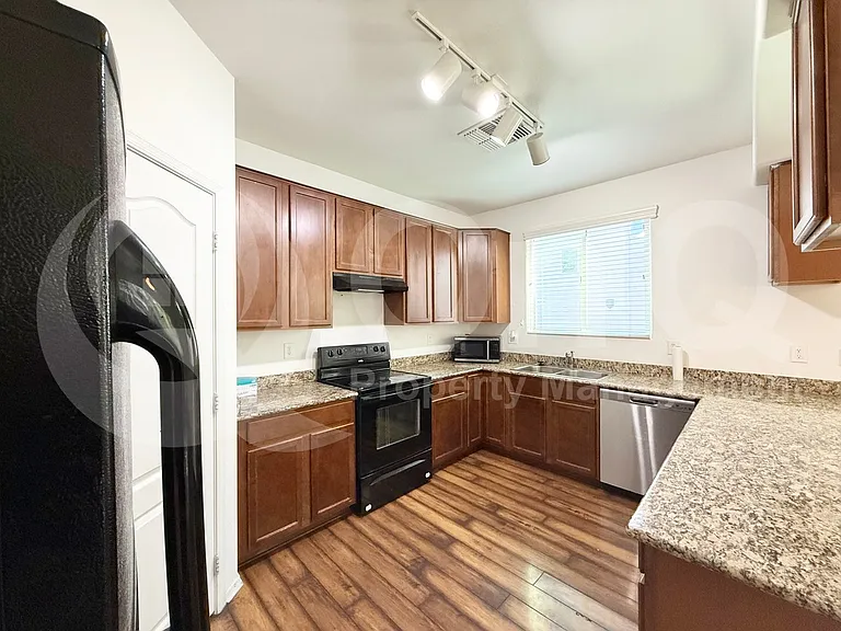 2209 E Pecan Rd — Photo 3