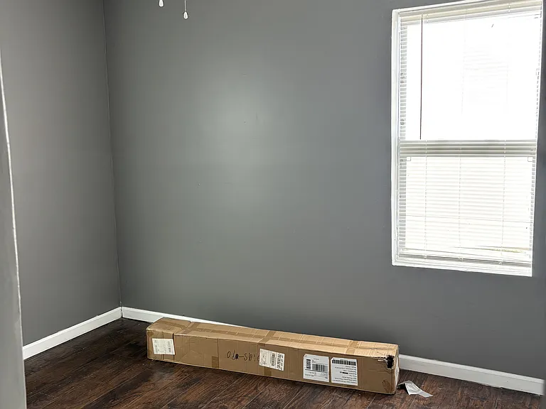 2521 Tremont Ave — Photo 9