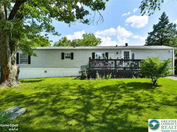 3461 Wolf Pack Dr, Orefield, PA 18069