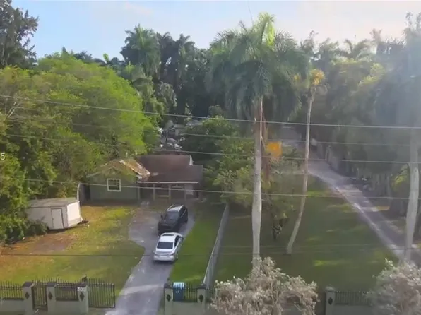 308 NW 159th St, Miami, FL 33169