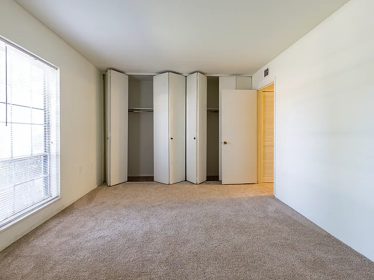 Oxford Hill Apartments — Photo 10