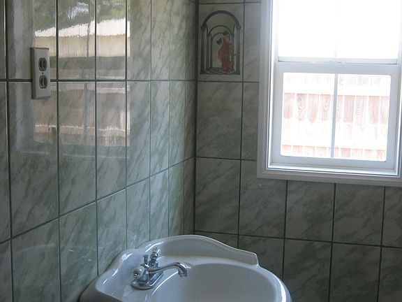 2nd image of 10129 Oleander Ave