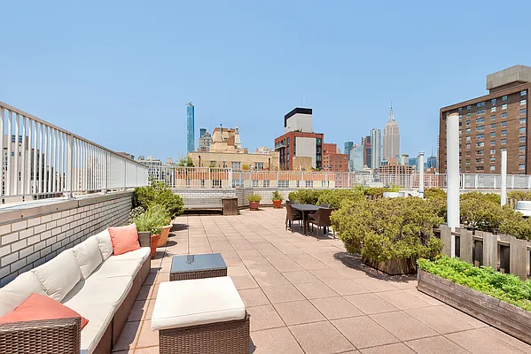 Sold by Modern Spaces | media 7