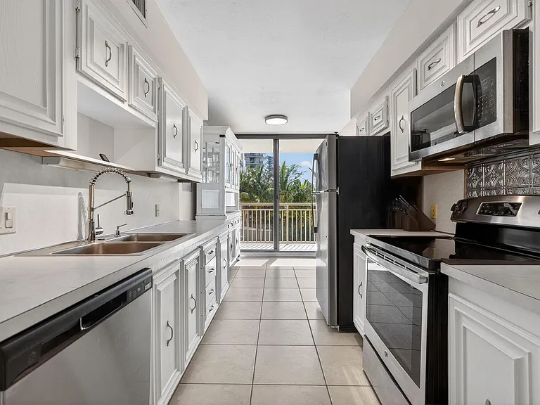 3400 N Ocean Dr #408 — Photo 5