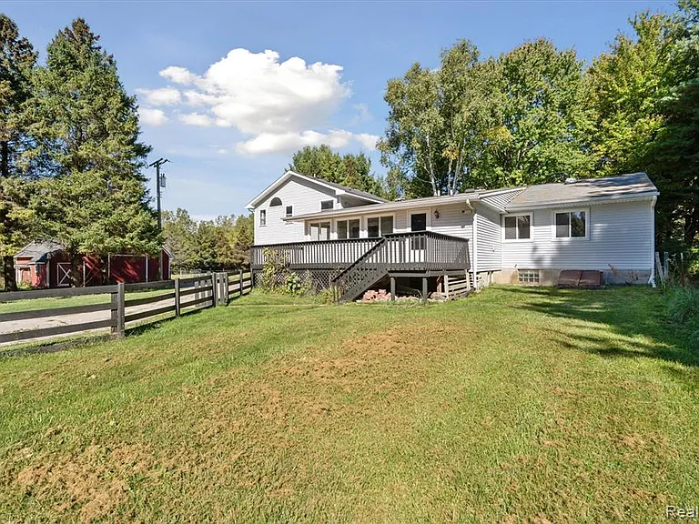 2860 E Coon Lake Rd — Photo 40
