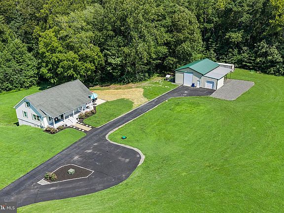 5th image of 183 Carlson Rd