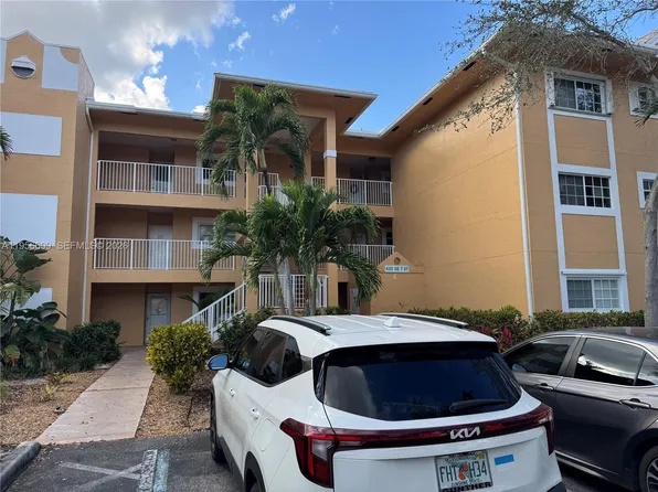 430 SE 7th St APT 204E, Dania, FL 33004