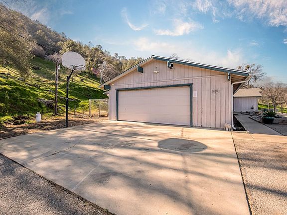 3rd image of 28947 Spring Valley Rd