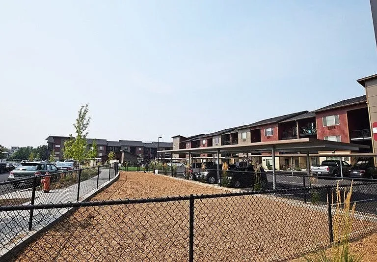 Bellevue Crossing — Photo 19