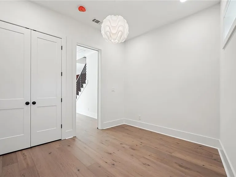 120 Thome Dr — Photo 31
