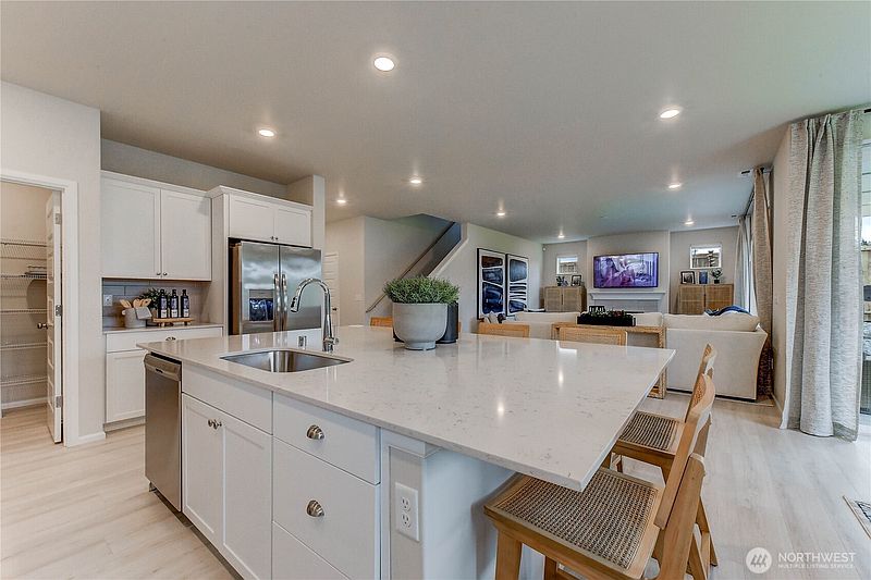 3rd image of 4968 Capilano Lane SW