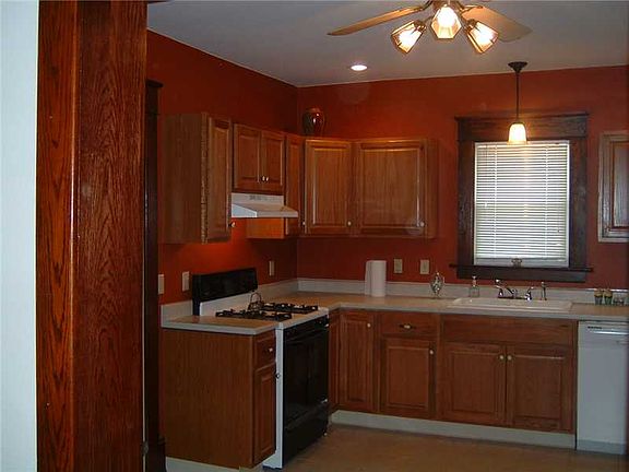 4th image of 1143 W 22nd St