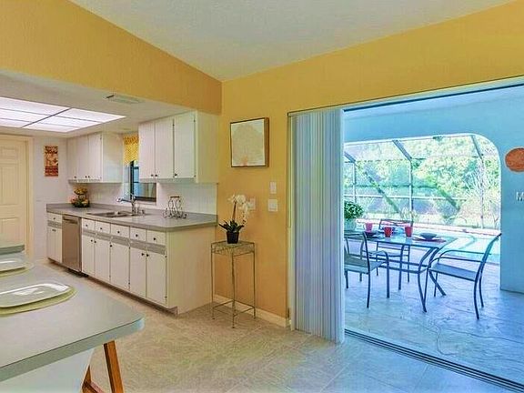 3rd image of 4067 Kinney St
