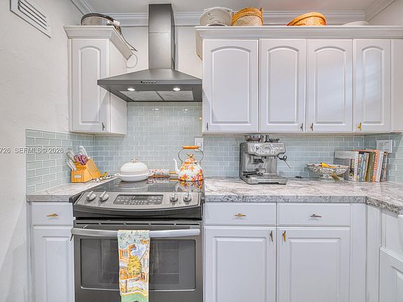 4th image of 5640 SW 78th St #124C