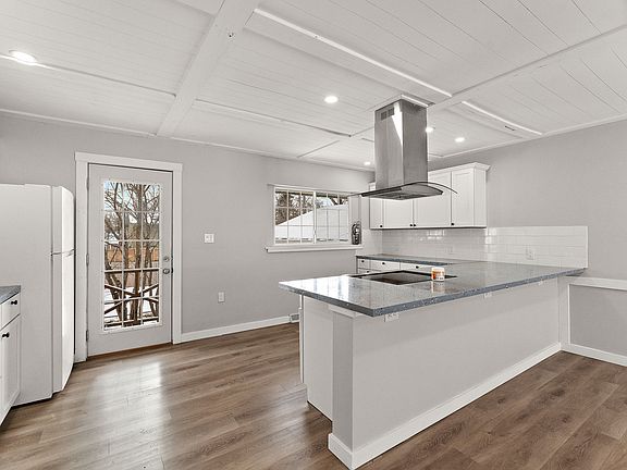 5th image of 2602 Oakwood Ave