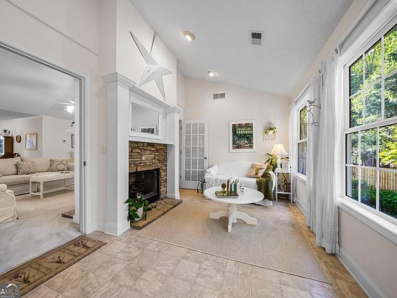 4th image of 387 Harborside Dr