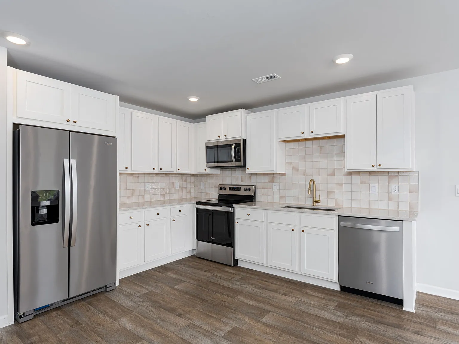 3 bed, 1183 sqft, $2,100 — Photo 2